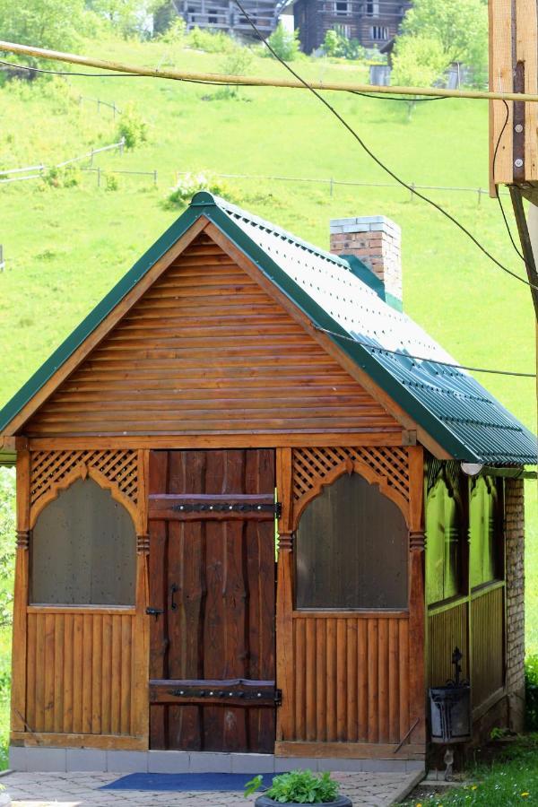 Cottage "Kliverent" Jaremtsche Exterior foto