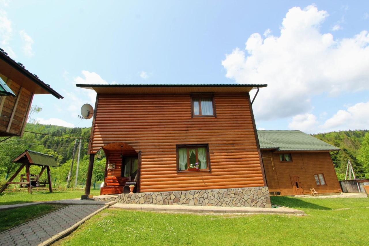 Cottage "Kliverent" Jaremtsche Exterior foto
